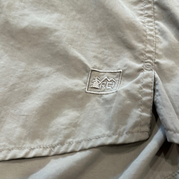 REI Men's Beige Button-Up Shirt - Picture 2 of 6